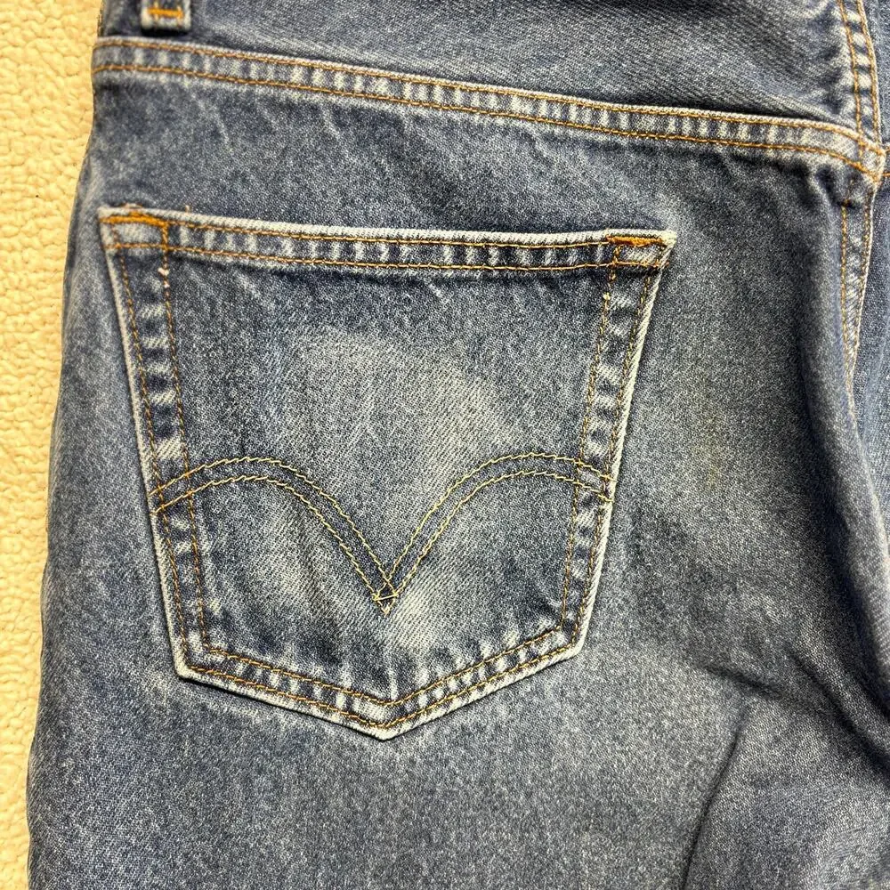 Levi's 505 Jeans Mens 34 x 36 Medium Wash Regular Fit Straight Leg Red Tab Denim